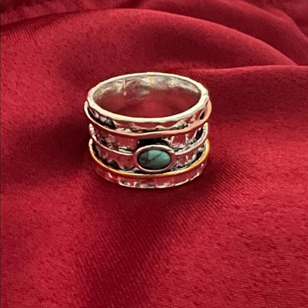 925 Silver filled Women or Mens ring - Picture 3 of 4